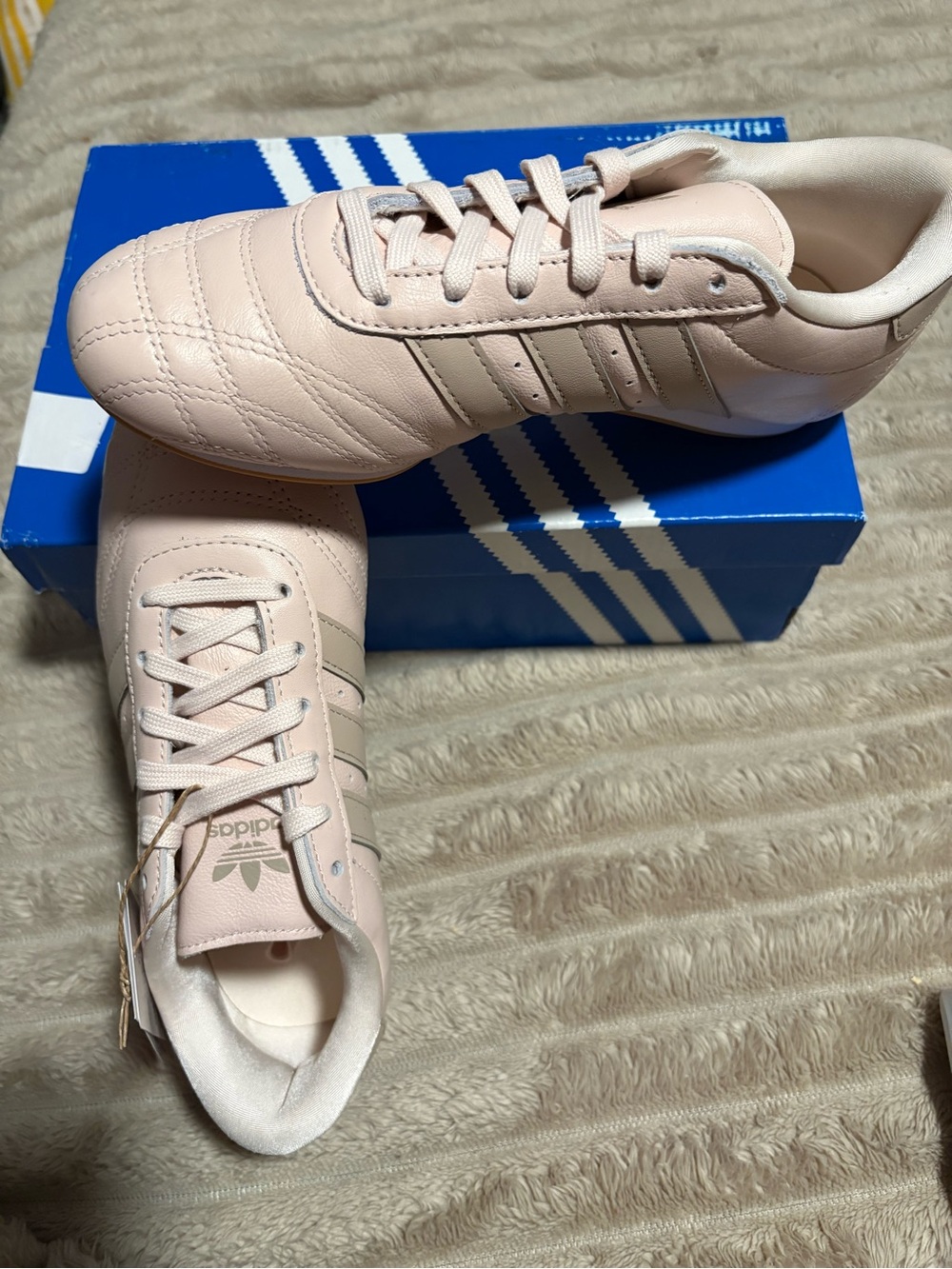adidas Women's Light Pink Leather Athletic Sneakers BNWT AT-3/54